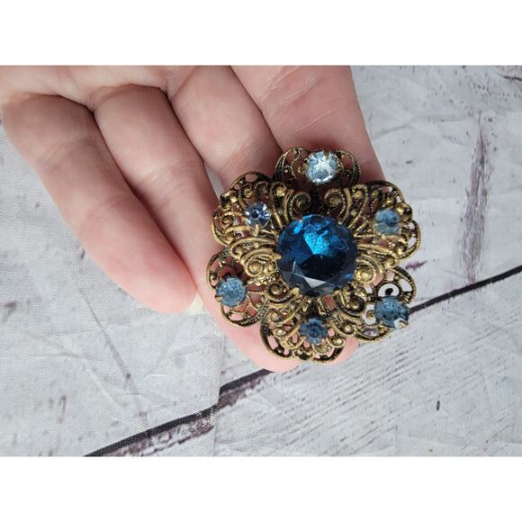 Vintage Czechoslovakia Brooch Faceted Blue Green Rhinestones Brass Filigree - Picture 5 of 5